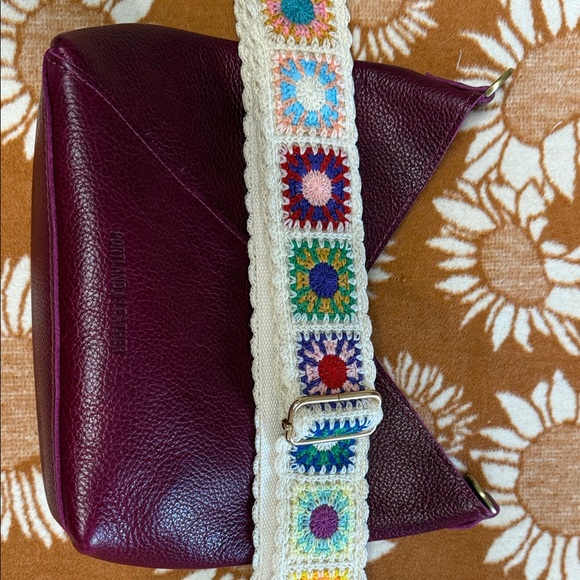Portland Leather Women’s Shoulder Bag in Deep Plum / Fusia with Crochet Strap - Picture 7 of 7